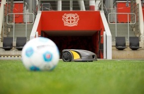 STIGA GmbH: Teamwork auf dem Rasen: STIGA und Bayer Leverkusen feiern 1 Jahr Erfolg