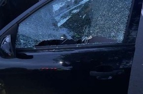 Polizeiinspektion Rotenburg: POL-ROW: ++ Gegenstand bei M&auml;harbeiten schleudert gegen Auto - Fahrer leicht verletzt ++ Alkohol- und Drogenverdacht auf der A1 ++ Vorfahrt missachtet: Lkw-Fahrer leicht verletzt ++
