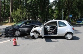 Polizei Minden-Lübbecke: POL-MI: Beim Abbiegen entgegenkommenden Wagen gerammt
