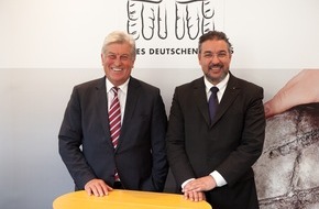 Zentralverband des Deutschen Bäckerhandwerks e.V.: Brötchen schlägt Burger / Bäckerhandwerk erneut stark im Außer-Haus-Markt
