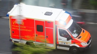 Feuerwehr Bochum: FW-BO: Person von Straßenbahn überrollt auf der Dorstener Straße