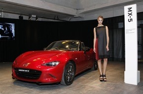 Mazda: Laufsteg IAA: Mazda präsentiert Kleid im KODO Design