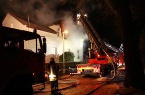 Feuerwehr Essen: FW-E: Dachstuhlbrand in Essen-Frillendorf, eine Person verletzt