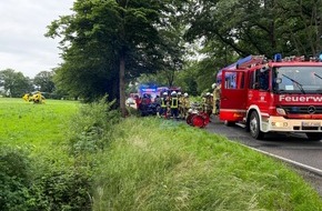 Freiwillige Feuerwehr Osterholz-Scharmbeck: FW Osterholz-Scharm.: Verkehrsunfall mit eingeklemmter Person in Teufelsmoor