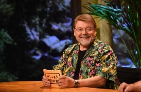 SAT.1: Spaßvögel bei Jürgen von der Lippe in der neuen SAT.1-Show "Tiere wie wir" ab 8. Juli 2015