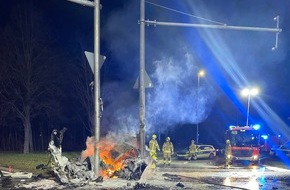 Feuerwehr Hannover: FW Hannover: Brennender PKW nach Verkehrsunfall