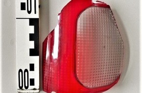 Kreispolizeibehörde Borken: POL-BOR: Gescher - Opel angefahren / Rücklichtabdeckung bleibt zurück