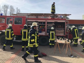 Feuerwehr Kalkar: Grundausbildung bei der Feuerwehr erfolgreich bestanden