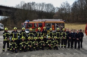 Feuerwehr Wenden: FW Wenden: Grundausbildung erfolgreich abgeschlossen