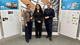 Universität Duisburg-Essen: Eröffnung mit Lamya Kaddor MdB und Rektorin Prof. Dr. Barbara Albert: Wanderausstellung des Bundestages zu Gast in Duisburg