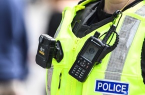 Motorola Solutions: Police Scotland stattet Polizeibeamte mit VB400 Bodycams von Motorola Solutions aus / Landesweite Einführung zur Verbesserung von Transparenz und Sicherheit