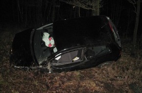 Polizeiinspektion Nienburg / Schaumburg: POL-NI: Verkehrsunfall zwischen Müllwagen und Pkw im Begegnungsverkehr - Bild im Download -