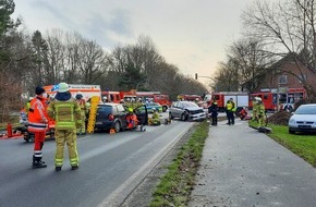 Freiwillige Feuerwehr Osterholz-Scharmbeck: FW Osterholz-Scharm.: Verkehrsunfall mit eingeklemmter Person