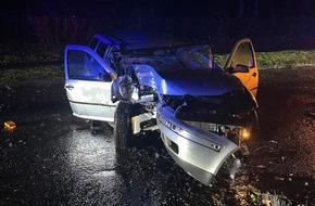 Polizei Bochum: POL-BO: Alleinunfall mit 1,2 Promille: Autofahrer (70) fährt gegen Baum