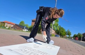 Polizeiinspektion Cuxhaven: POL-CUX: "Richtige Fahrbahnseite - Falsche Fahrbahnseite" - Markierungen für Fahrrad- und Pedelec- und andere Verkehrsteilnehmer geben Hinweise zum korrenten Verhalten (Foto im Anhang)