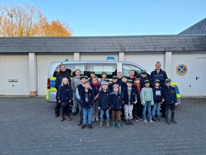 FW-OE: LöschKids aus Kirchhundem besuchen Polizeiwache in Olpe