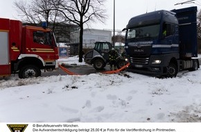 Feuerwehr München: FW-M: Lkw steckt fest (Arabellapark)