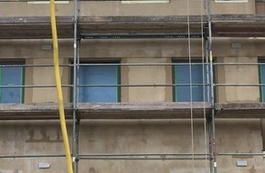 Bauherren-Schutzbund e.V.: Bauherren-Schutzbund zeigt zehn typische Schadenrisiken bei der Sanierung von Wohngeb&auml;uden