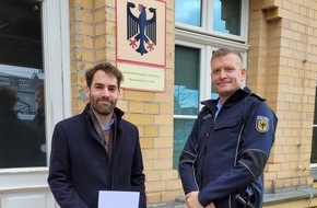 Bundespolizeiinspektion Magdeburg: BPOLI MD: Ehrung Zivilcourage: Die Bundespolizei bedankt sich bei einem sehr couragierten Herrn, der selbst zum Opfer wurde