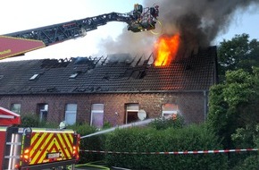 Feuerwehr Bocholt: FW Bocholt: Feuerwehr löscht brennenden Dachstuhl