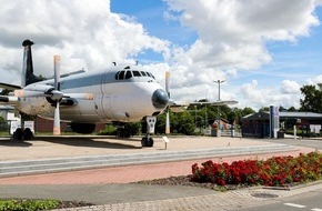 Presse- und Informationszentrum Marine: Bundesministerin der Verteidigung Lambrecht bei den Marinefliegern in Nordholz