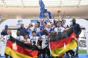 Danone DACH: Deutsches Fußballmärchen im Stade de France in Paris: U13 von Borussia Dortmund gewinnt Weltfinale des Danone Nations Cup (FOTO)