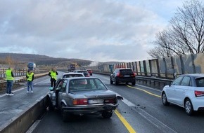 Polizei Bielefeld: POL-BI: Auffahrunfall auf dem Ostwestfalendamm