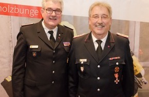 Kreisfeuerwehrverband Rendsburg-Eckernförde: FW-RD: JHV Feuerwehr Holzbunge - Peter Thoms für 50 Jahre aktiven Dienst mit dem Brandschutzehrenzeichen in Gold ausgezeichnet.