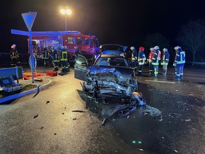 FW Borgentreich: Verkehrsunfall mit verletzen Person B241 / Lütgeneder