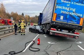 Polizei Mettmann: POL-ME: Zwei Personen bei Verkehrsunfall schwer verletzt - Haan - 2311058