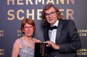 Siiri Seraphin: Kasseler Ärztin gewinnt begehrten Excellence Award / Siiri Seraphin entlarvt Medizin-Mythen und gewinnt Internationalen Speaker Slam