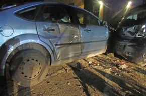 Polizei Mettmann: POL-ME: Sieben Autos unter Alkoholeinfluss stark beschädigt - Velbert - 2002003