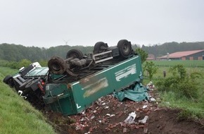 Polizeiinspektion Verden / Osterholz: POL-VER: LKW verunfallt auf der A1 - Fahrer schwerst verletzt