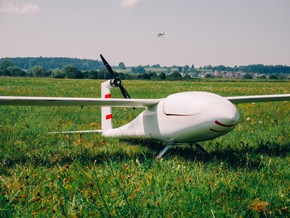 PRESSEMELDUNG: Zivilschutz-Drohne - Neues unbemanntes Messflugzeug erkennt künftig Gefahrstoffwolken aus der Luft und liefert Echtzeit-Daten