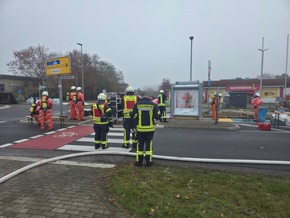 FW-ROW: Gefahrgutunfall in Zeven: 1.000 Liter Säure ausgelaufen