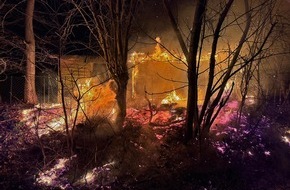 Freiwillige Feuerwehr Bad Segeberg: FW Bad Segeberg: Feuerwehr Bad Segeberg l&ouml;scht Schuppenbrand