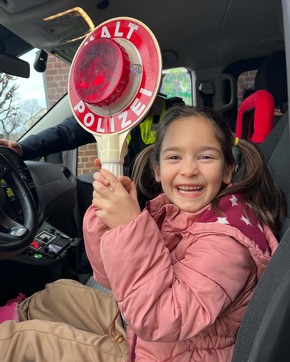 POL-DN: Große Resonanz beim Weihnachtsmalwettbewerb der Polizei Düren