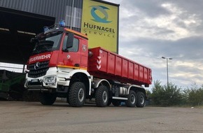 Feuerwehr Olpe: FW-OE: Übergabe eines Abrollbehälters durch die Fa. Hufnagel-Service GmbH an die Feuerwehr