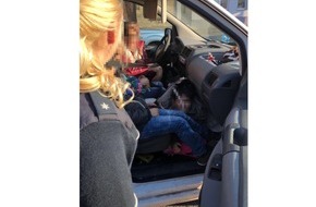Polizei Hagen: POL-HA: Kinder ohne Sicherung im Auto transportiert