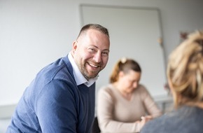 Erhard Media eG: Beteiligung statt Bonuszahlungen: Björn Erhard verrät, wie Unternehmen durch Genossenschaften loyale und engagierte Mitarbeiter gewinnen