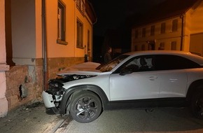 Polizeiinspektion Rockenhausen: POL-PIROK: Auto geschrottet und Flucht ergriffen - Polizei sucht Zeugen!
