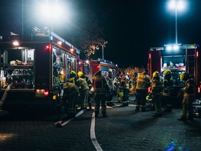 FW Wachtberg: Verunfallte Person und Brand in der Dusche. Ein Übungsabend im Berkumer Hallenbad