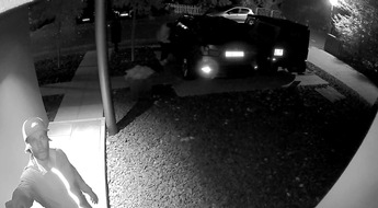 Polizei Bonn: POL-BN: Foto-/Video-Fahndung: Unbekannte Autodiebe in Limperich unterwegs - Wer kennt diese Männer?