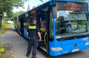 Polizeiinspektion Wilhelmshaven/Friesland: POL-WHV: Polizei kontrolliert die Einhaltung der Maskenpflicht in öffentlichen Verkehrsmitteln (mit Foto)