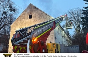 Feuerwehr München: FW-M: Brand in Abbruchgebäude (Freimann)