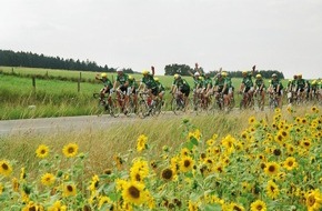 Skoda Auto Deutschland GmbH: SKODA ist erstmals Fahrzeugpartner der Fahrrad-Spendenfahrt 'Tour der Hoffnung' (FOTO)