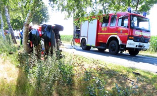 Polizeiinspektion Stade: POL-STD: Zwei schwer verletzte Autoinsassen bei Unfall in Bossel