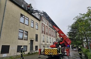 Feuerwehr Bergheim: FW Bergheim: Feuer in einer leerstehenden Wohneinrichtung