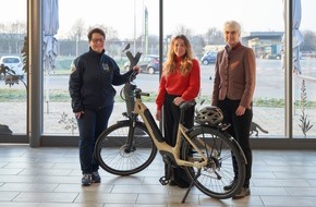 Edeka Südwest: Presse-Information: Wettbewerb für mehr Nachhaltigkeit - Gewinnerin erhält von Edeka Südwest ein E-Bike