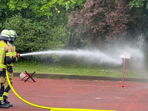 FW-EN: Leistungsnachweis der Feuerwehren im Ennepe-Ruhr-Kreis erfolgreich absolviert - 15 Gruppen haben bestanden